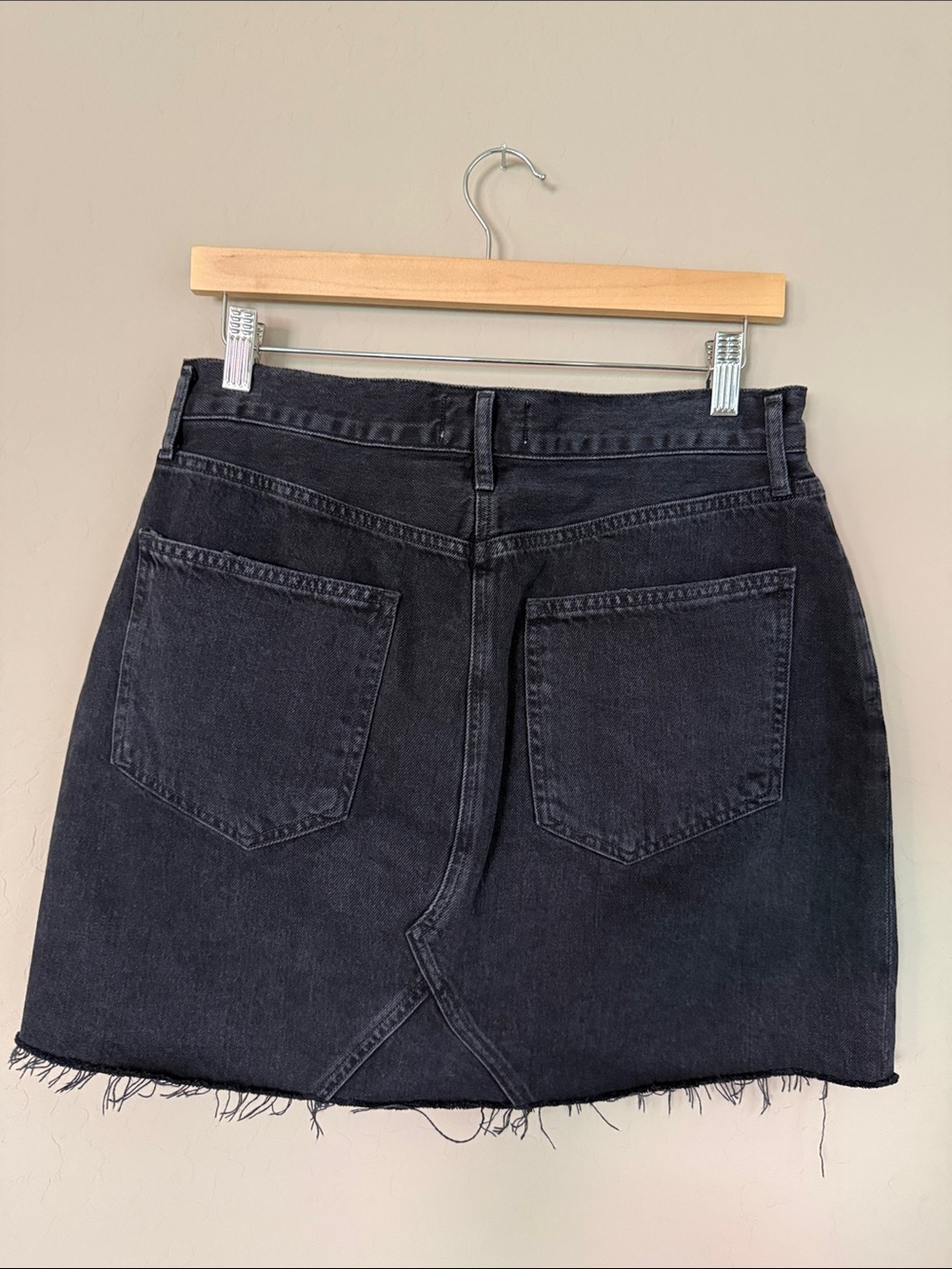 Agolde Mini Skirt Black Denim High Rise Raw Hem Button Front & 5 Pockets Sz 29 - Picture 3 of 9